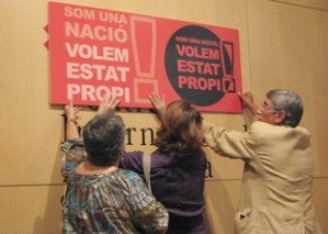 Plataformes sobiranistes convoquen la manifestació de l'Onze de Setembre pel dret a decidir. Elisenda Paluzie, Enric Canela, Elisenda Romeu. PDD, Sobirania i Progrés i Deumil.cat.